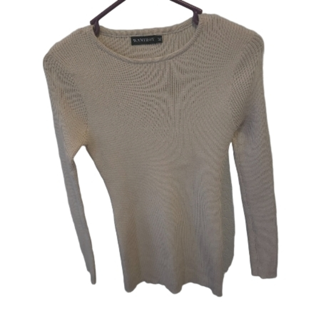 Elegant Women's Beige Knit Sweater